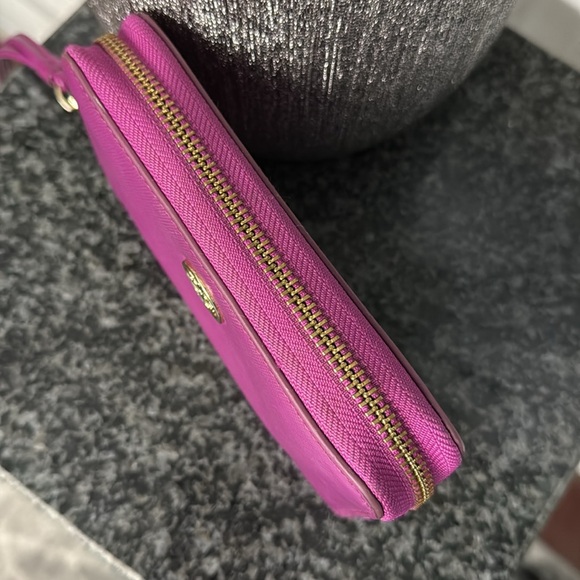 Tory Burch Saffiano Leather Fuchsia Zip Around Wristlet Wallet - Picture 6 of 11
